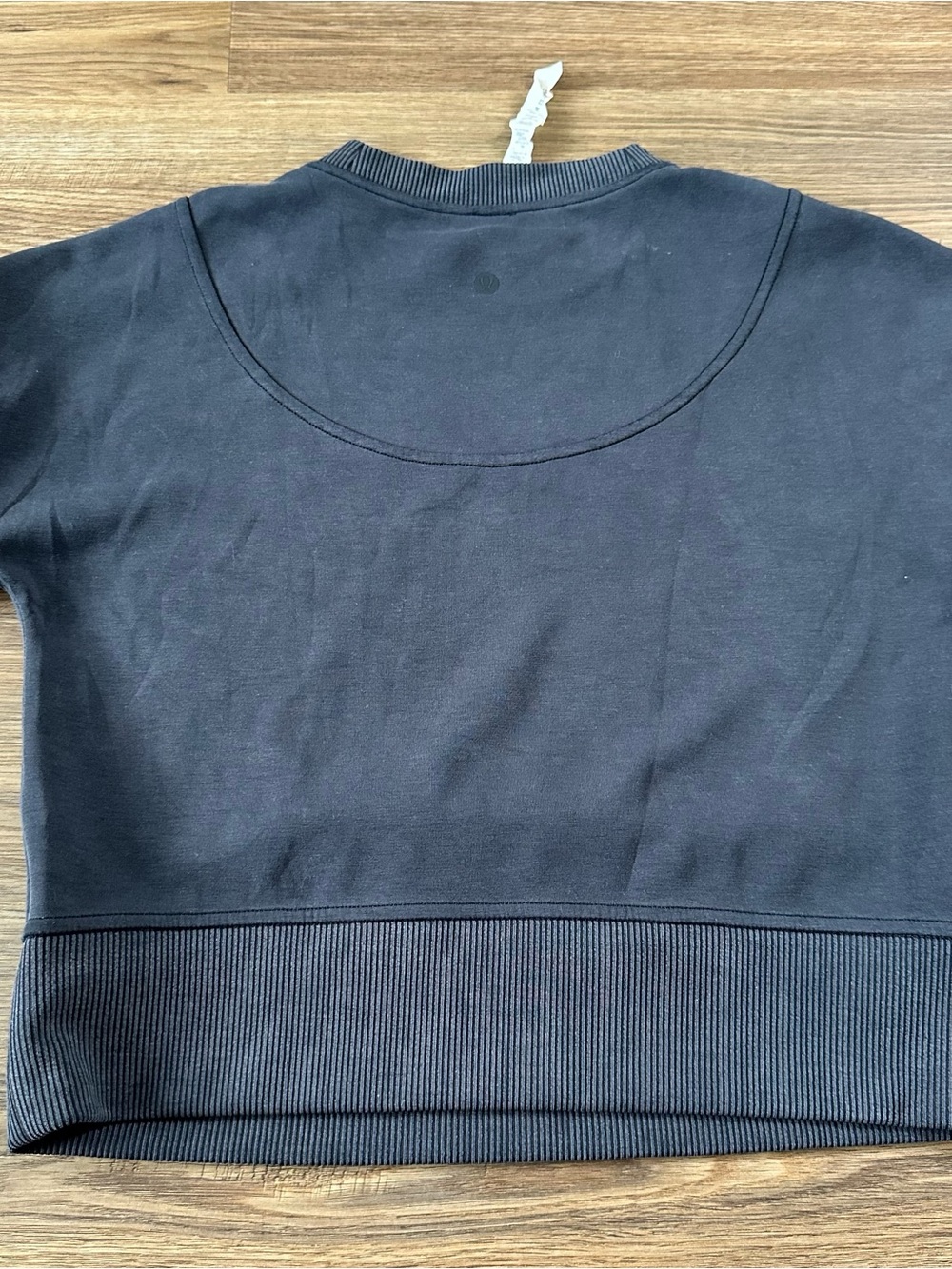 Lululemon Softstreme Relaxed Fit T-Shirt Womens 2 Black Drape Athleisure Travel - Picture 7 of 8